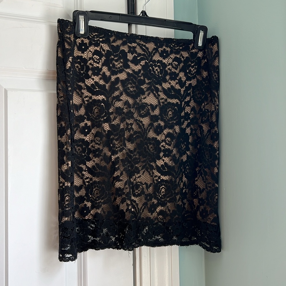 Lace lined skirt